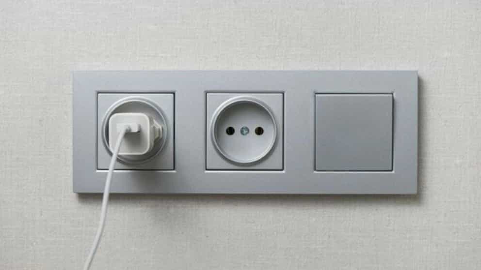 Types of electrical outlets based on the type of operation
