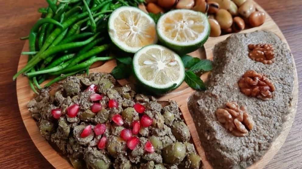 چاشنی های گیلانی  مزه های مختلف در یک سفره رنگارنگ