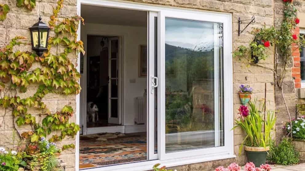 صيانة النوافذ والأبواب ذات الزجاج المزدوج UPVC