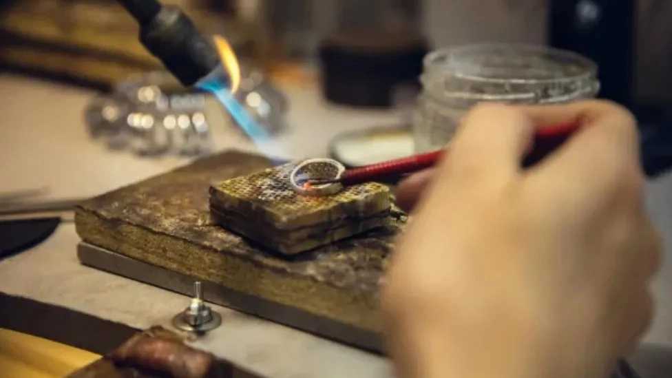 ☑️ استیل، ویژگی ها، و استفاه از آن در جواهر سازی
