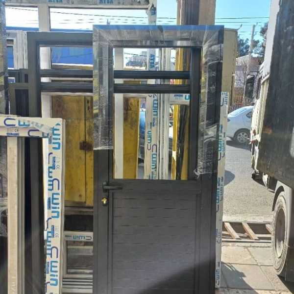 تولید کننده پنجره های دوجداره upvcو الومینیومی نرمال وترمال بریک وشیشه های دوجداره
