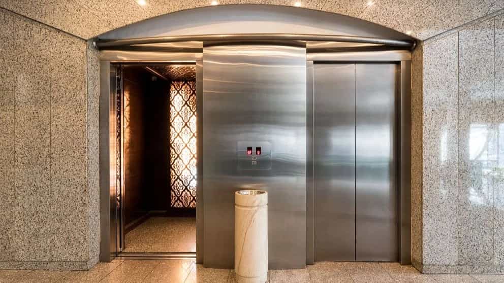 Traction elevator