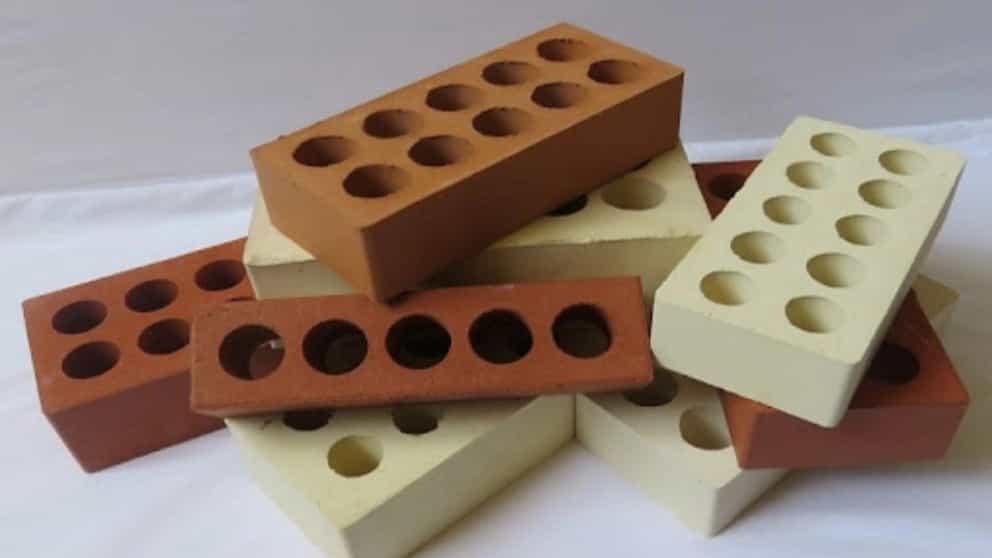 The difference between refractory brick and normal brick