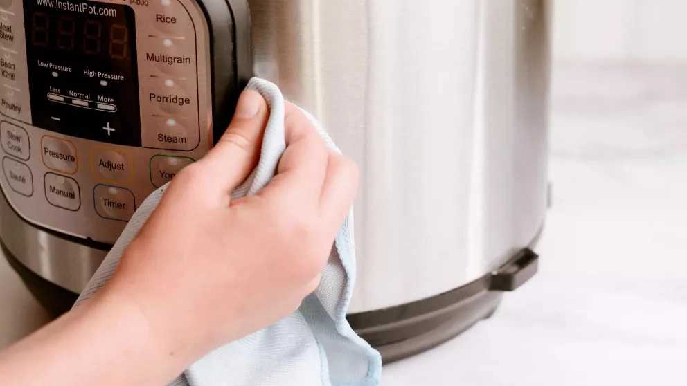 نحوه تمیز کردن لوازم برقی استیل و نقره ای