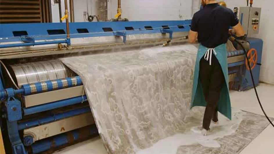 Carpet washing steps in a carpet cleaner