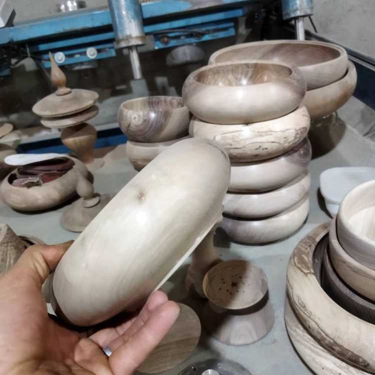 صنایع چوب منفرد تولید ظروف چوبی پایه مبل و نرده چوبی در آذربایجان غربی