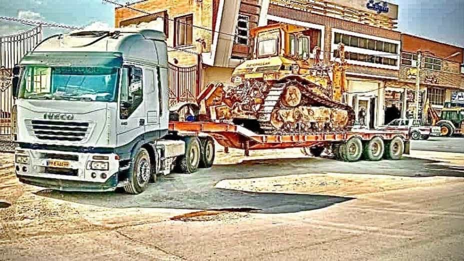 Carrying heavy and extra heavy products by Hasan Heydari's belt breaker in Isfahan