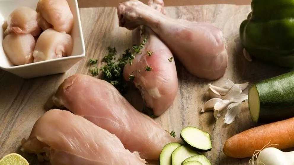 گوشت مرغ یا خروس؟