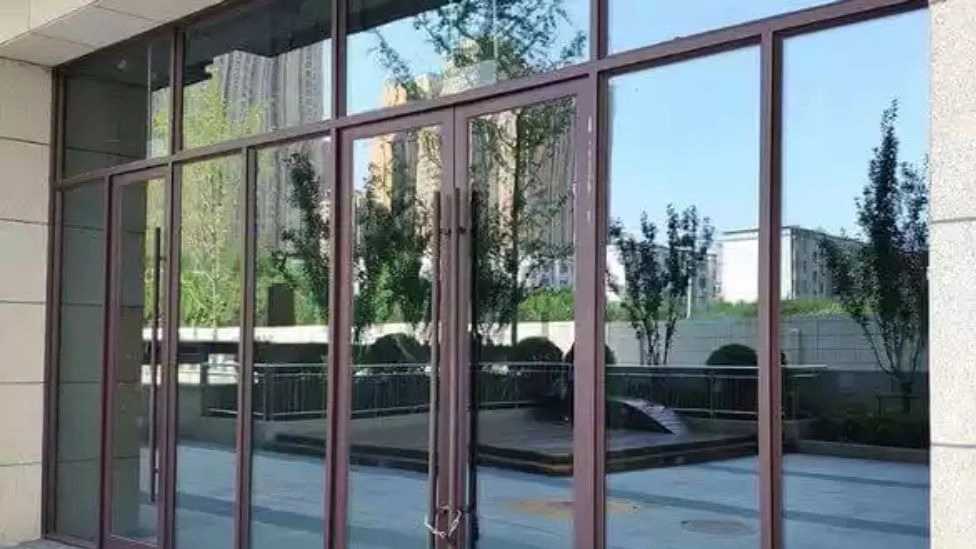 کارگاه مومنی، تولیدی شیشه دوجداره در صومعه سرا گیلان