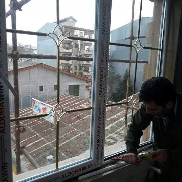 درب و پنجره دوجداره و توری پلیسه نادر