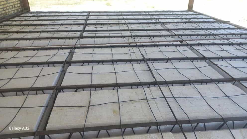 How is the transmission of sound and vibration of chromite roofs compared to other roofs?