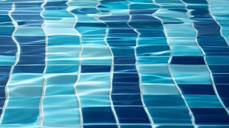 ویژگی های سرامیک مناسب استخر