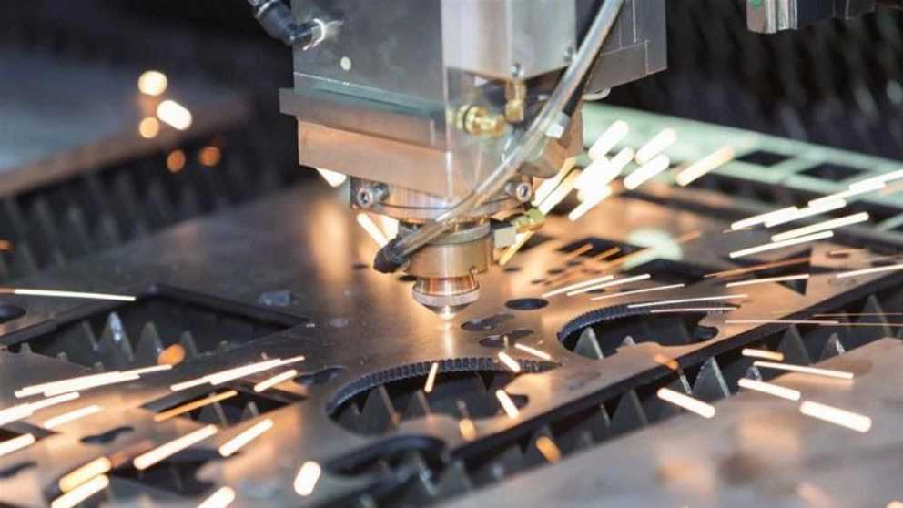 Chalipa Laser, Tahran'da metal ve metal olmayan lazer cihazlarının üretimi ve satışı