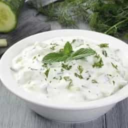 خلاصة الخيار بالزبادي