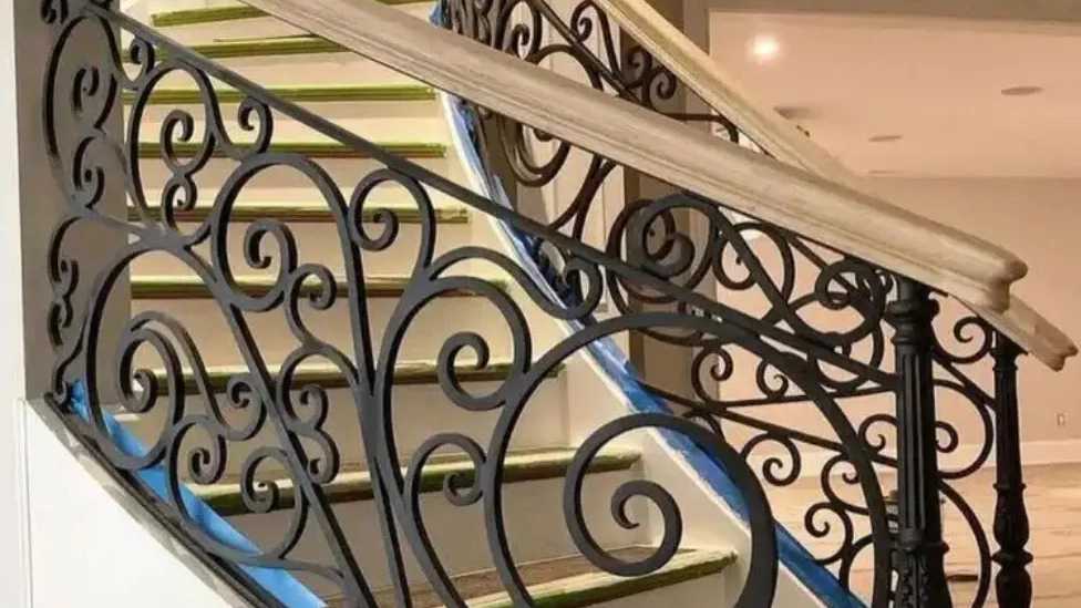 آشنایی با انواع راه پله های فلزی