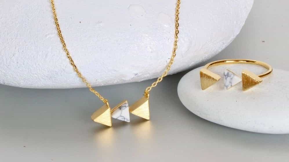 What is the difference between gold set and half set?