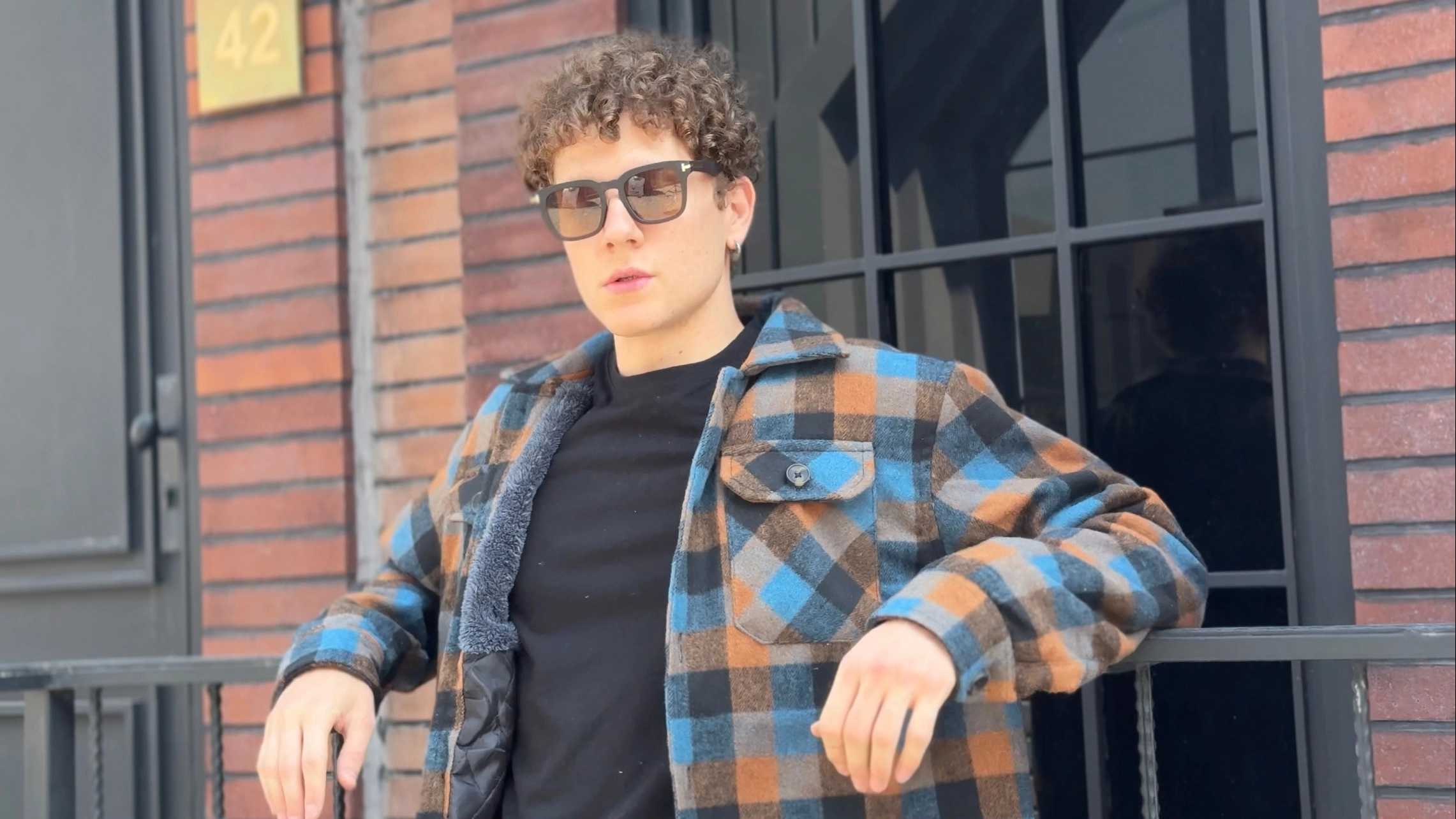 Pazo clothing, designer and manufacturer of men's clothing in Tehran