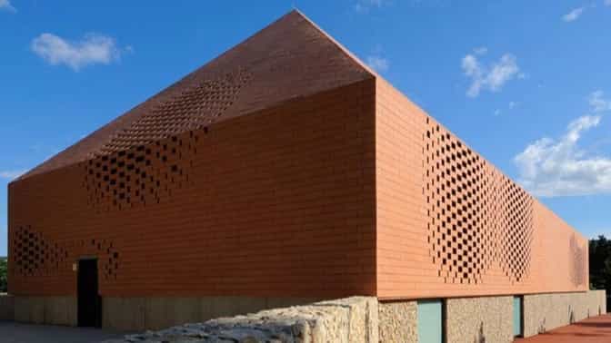 Implementation of brick facade in Shahrbabak