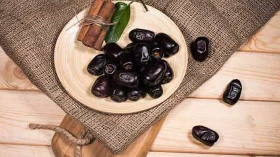 Buying and selling dates and additional moisture in Bam