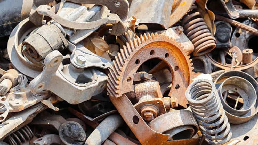 Tebriz'de hurda metal alıcısı