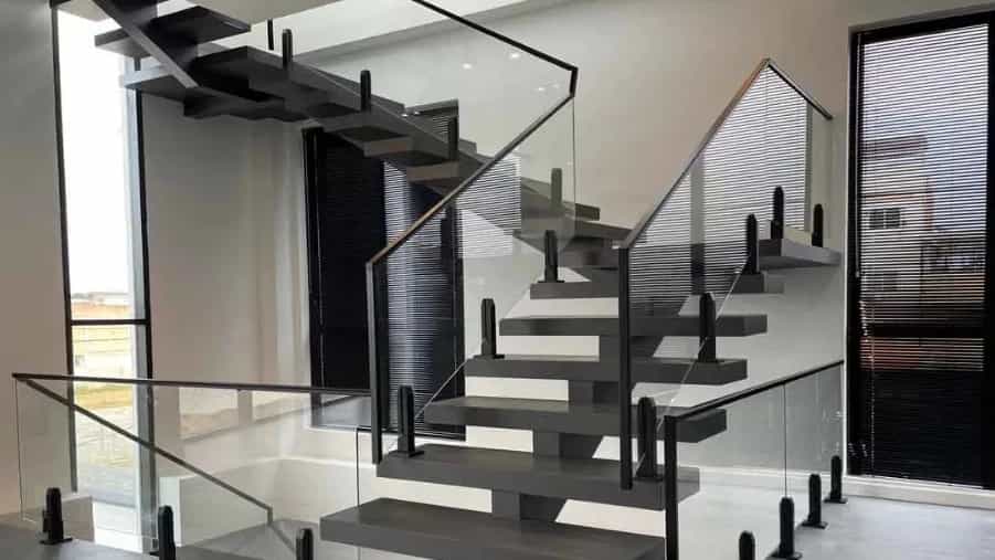 Installation of glass fence in Lahijan
