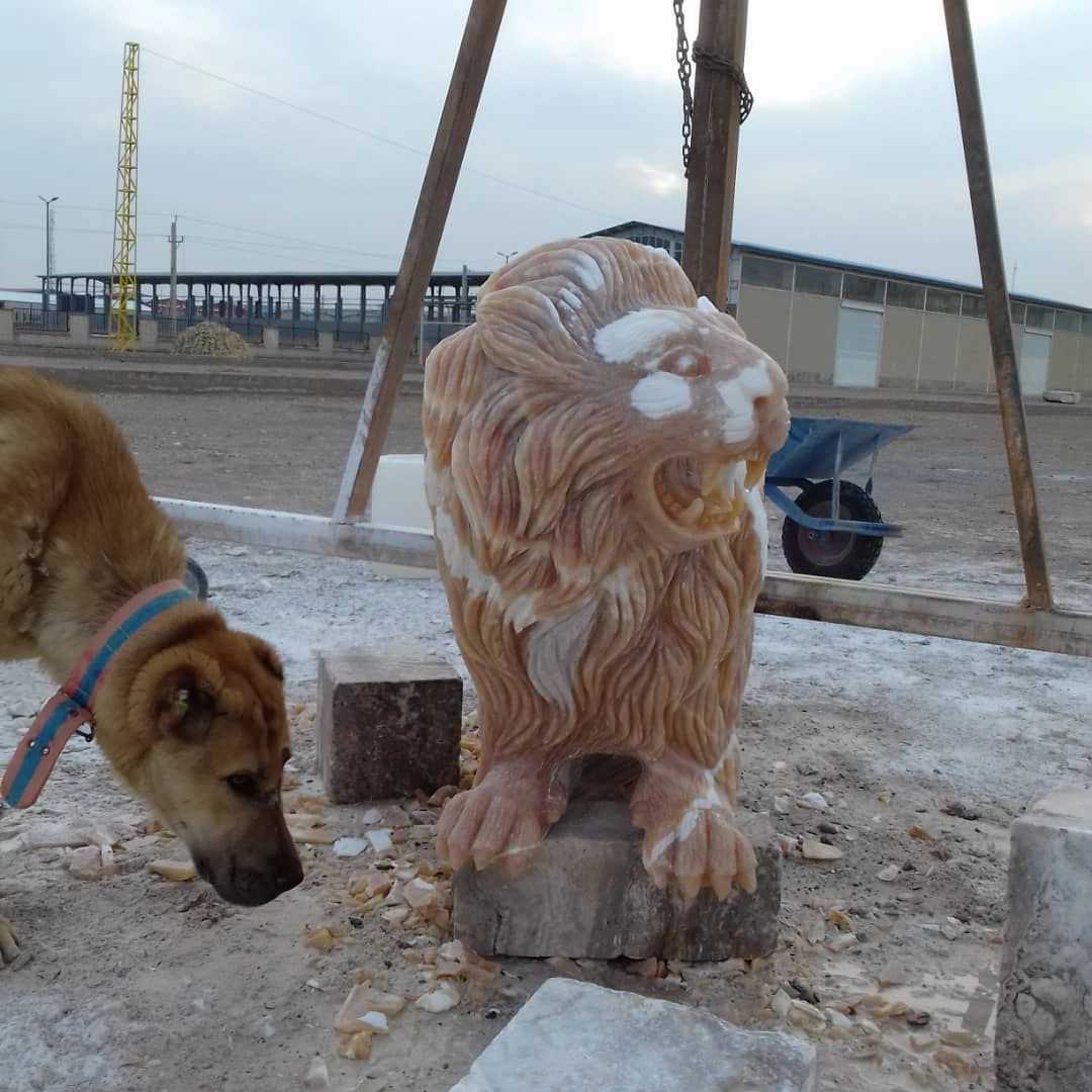 مجسمه های سنگی