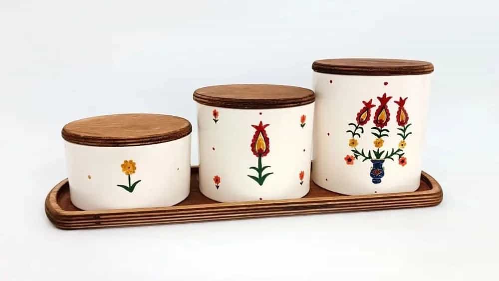 Production of ceramic dishes in Laljin