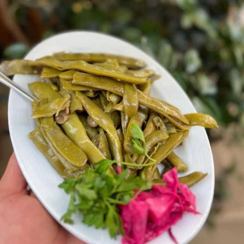 Sese Pele (local beans)
