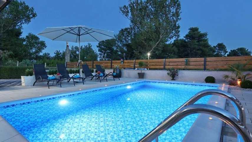 ساخت استخر شنا در مازندران