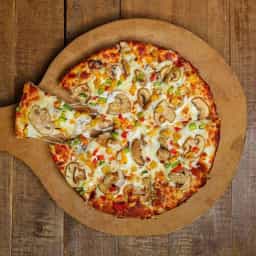 Pizza chicken and mushroom