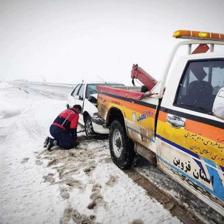 حضور امداد خودرو قزوین نماینده کانون جهانگردی و اتومبیلرانی در اولین نمایشگاه خودرو های کلاسیک استان قزوین