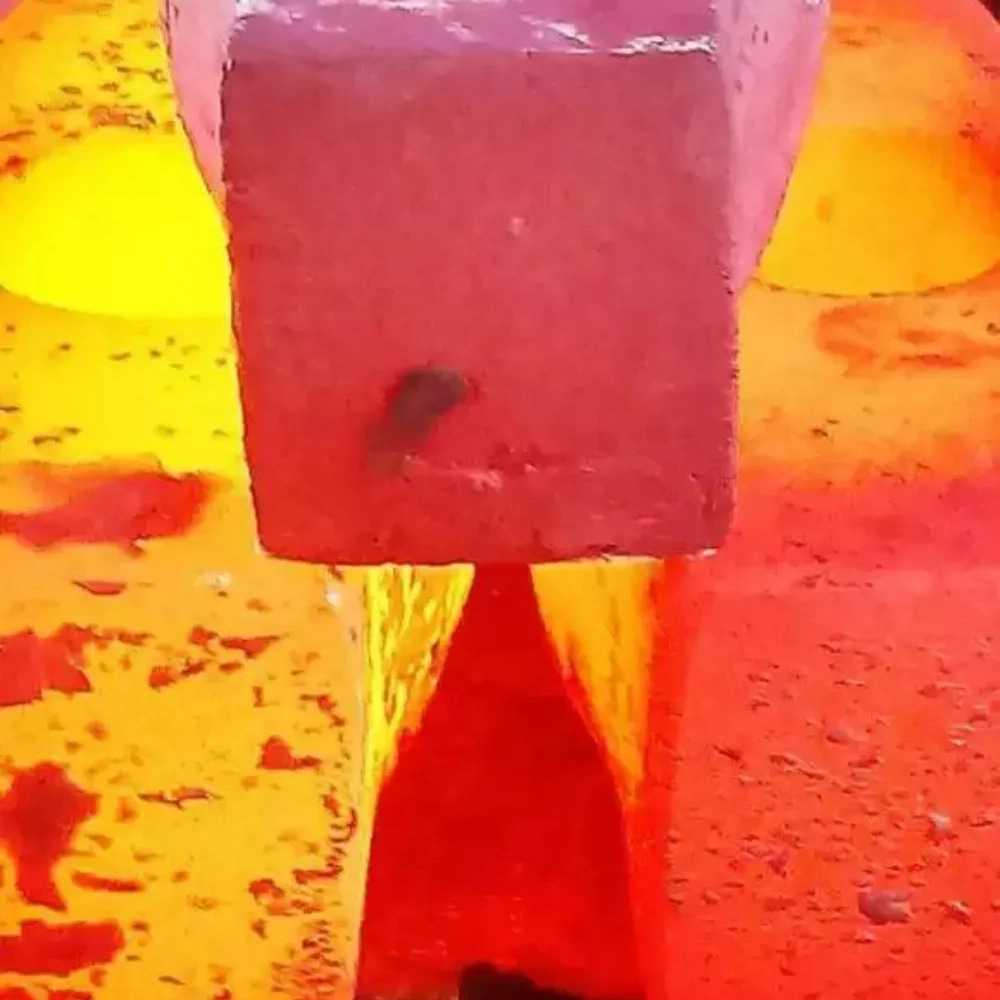 تولید کلنگ و ابزار آلات آهنگری بختیاری در نجف آباد