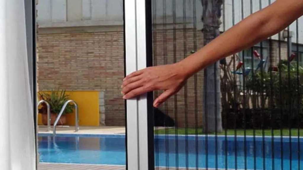 Tahran'da UPVC Çift Kapı ve Pencerenin Parça Cam, Üretimi ve Üretimi