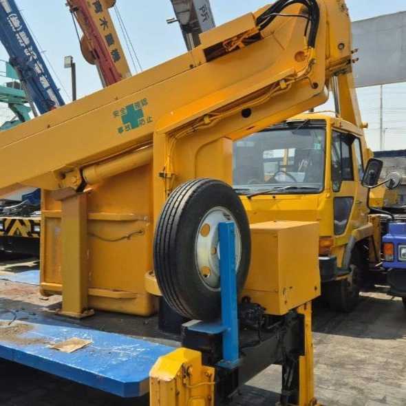 واردات بالابر و جرثقیل بابائی در بندر بوشهر