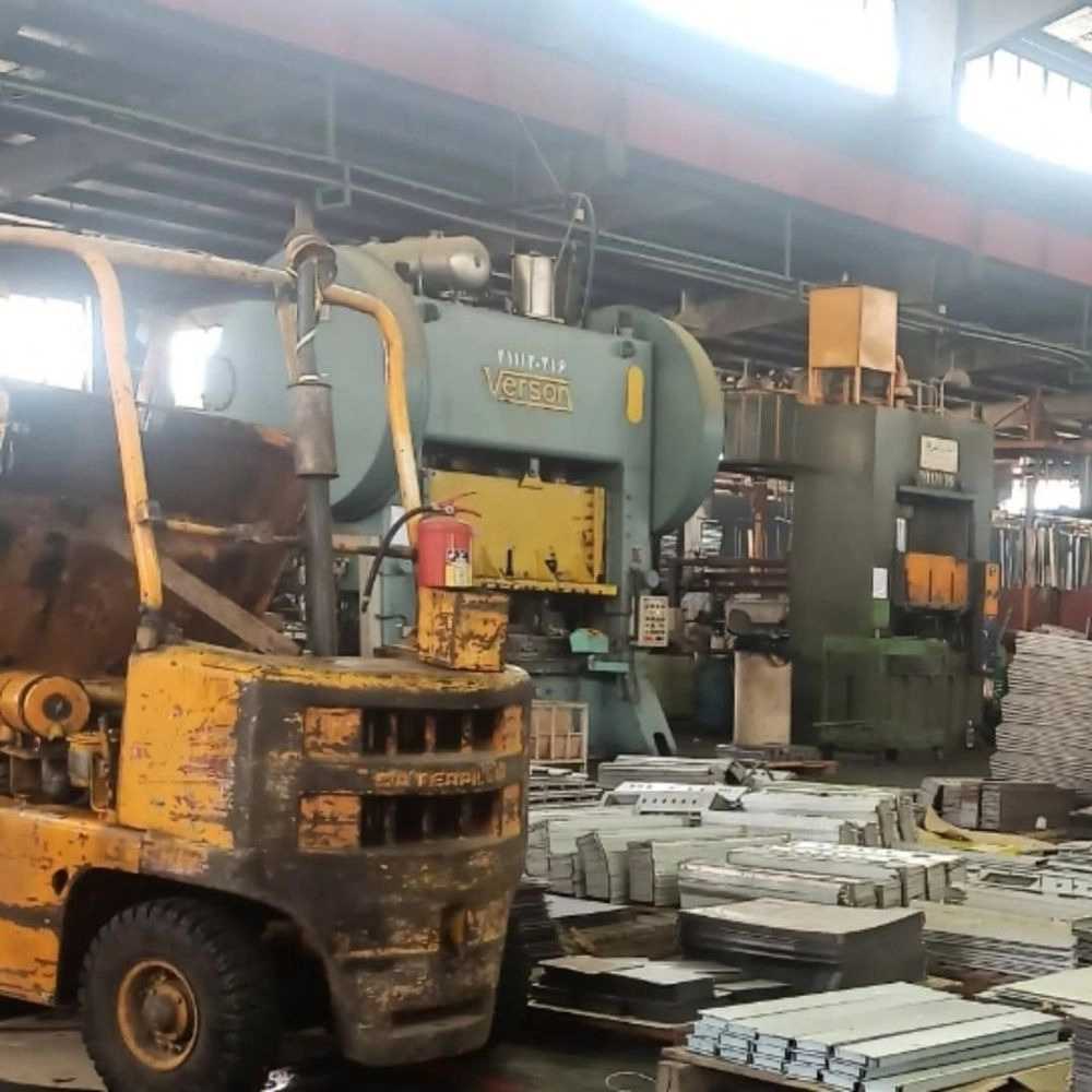 فن آوران نوین بهارستانی