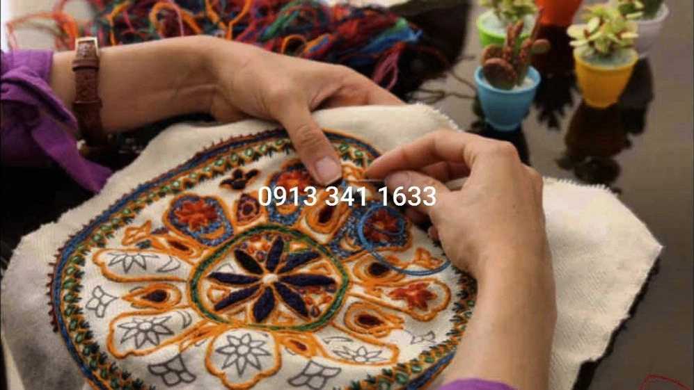 پته دوزی و سوزن دوزی روی پارچه هنر اصیل کرمان