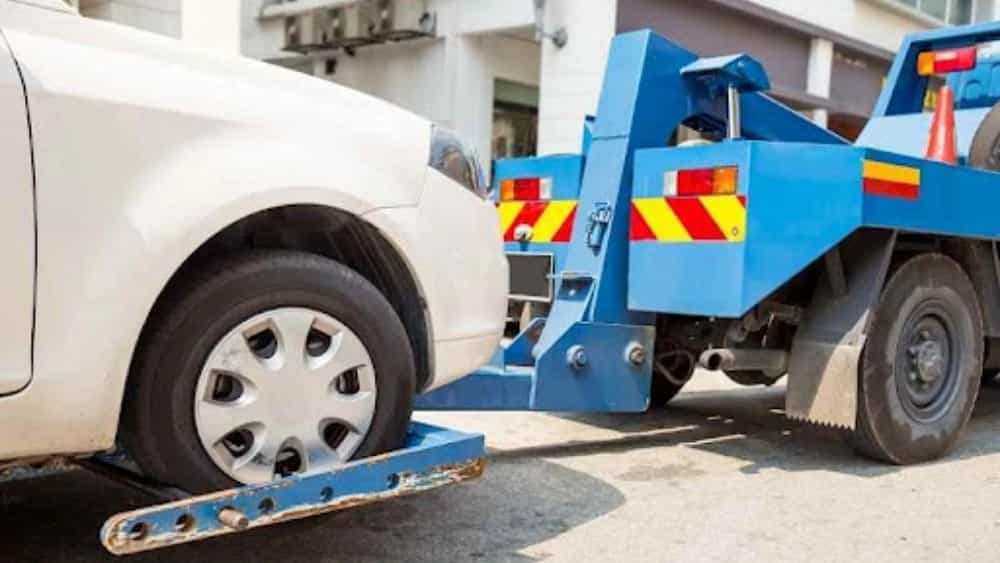 The price of transporting a car with a tow truck in Mako