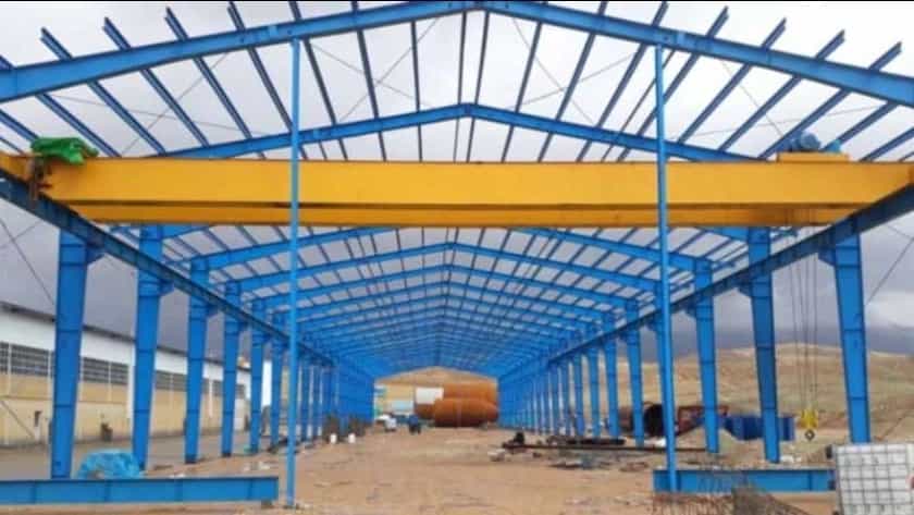 İsfahan hangar inşaatı her türlü endüstriyel yapı ve gezer vinç montajı yapılarak
