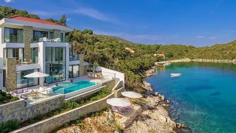 Mortgage and rent of a beach villa in Chabaksar