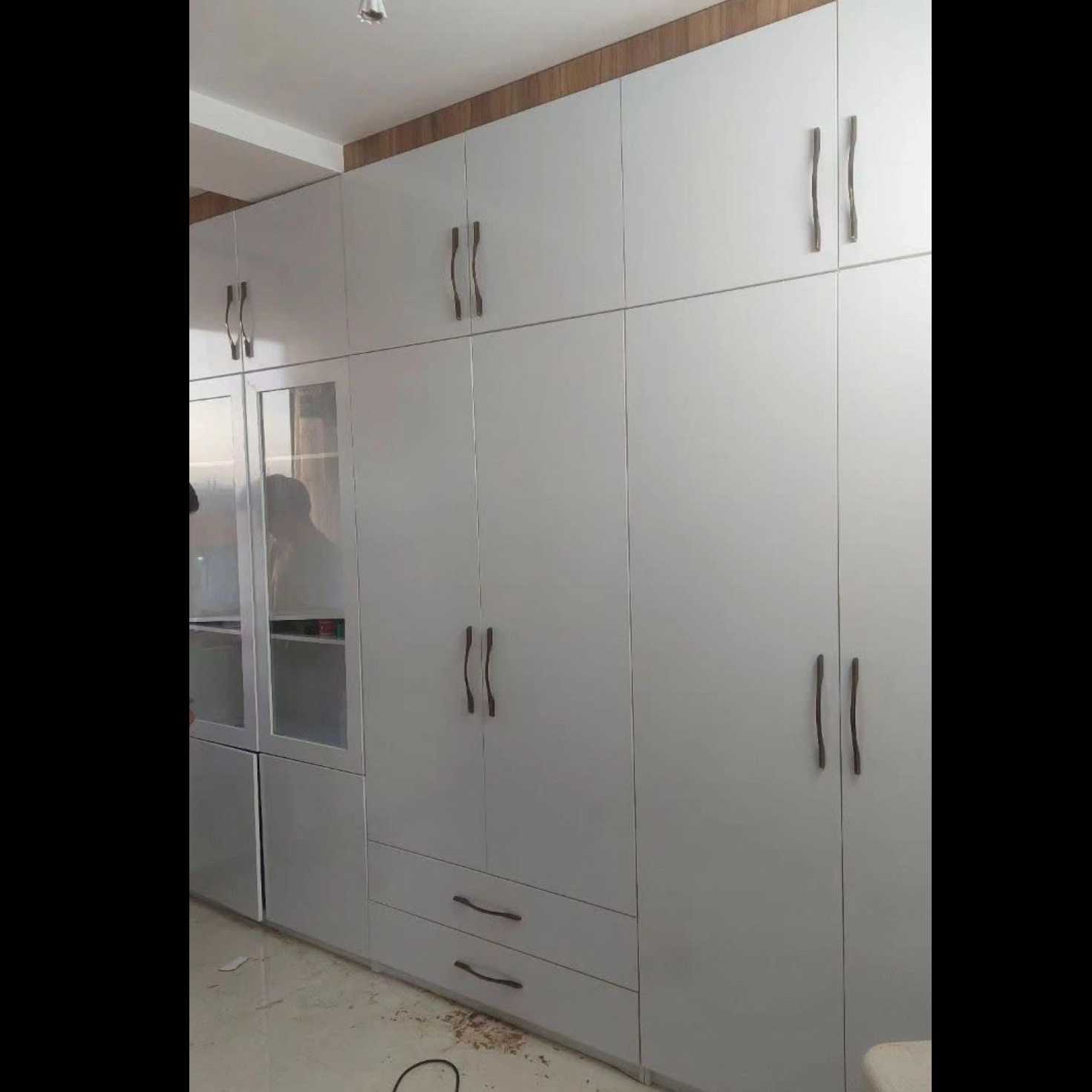 طراحی و اجرای کابینت پلی‌اورتان