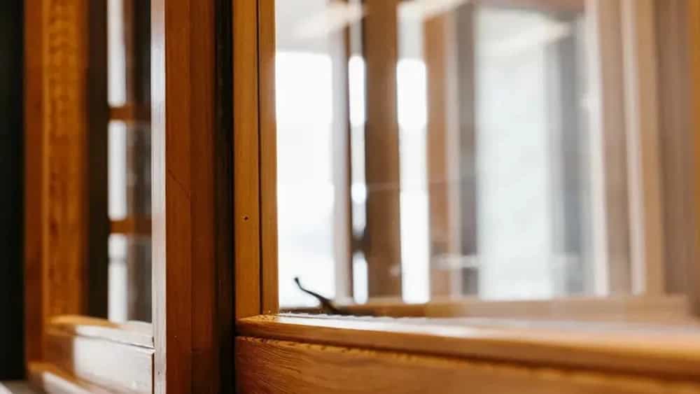 بيع النوافذ ذات الزجاج المزدوج في مشهد