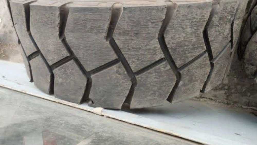 Etihad pressing, replacement and sale of stock forklift tires and baby rims in Tehran