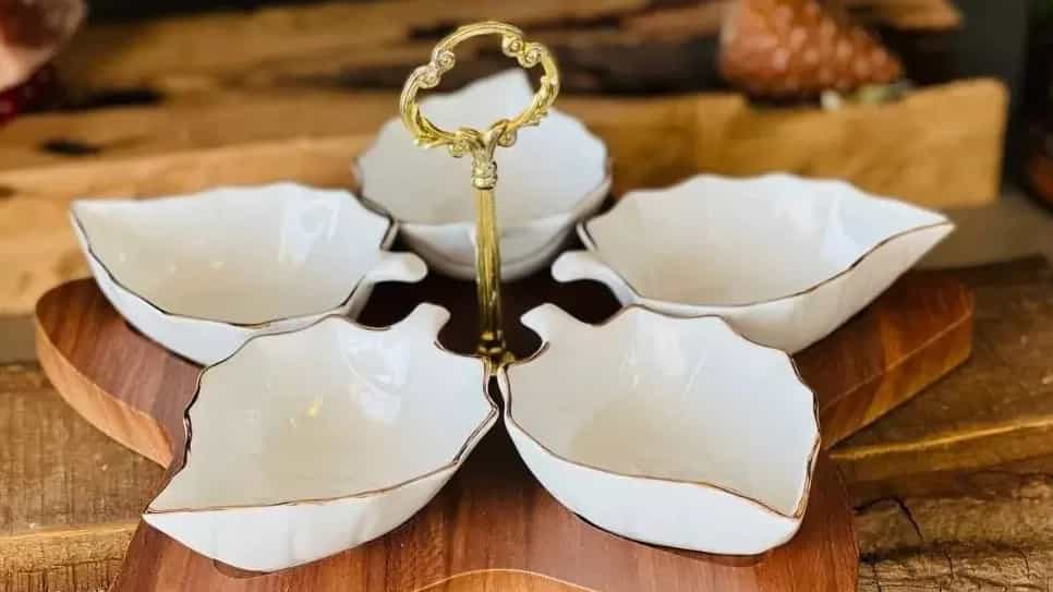 Buying a ceramic camping dish in Hamadan