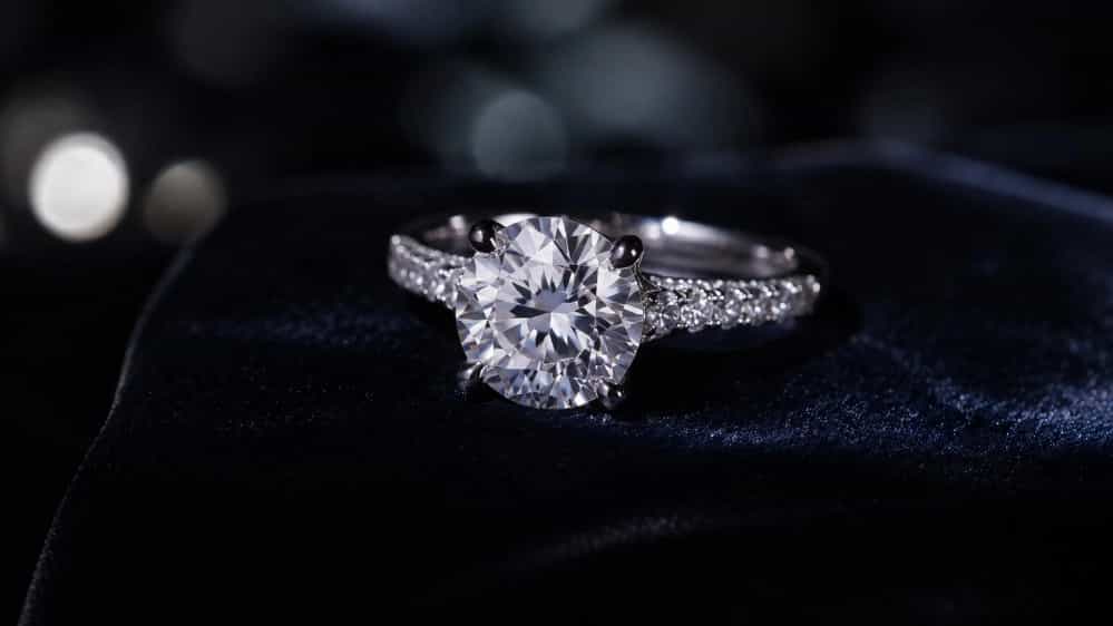 Making a luxury diamond engagement ring in Tehran