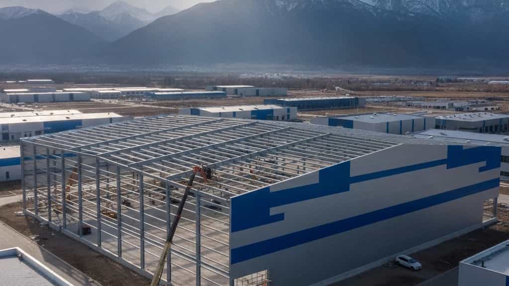 Covering the shed roof and sandwich panel wall in Karaj