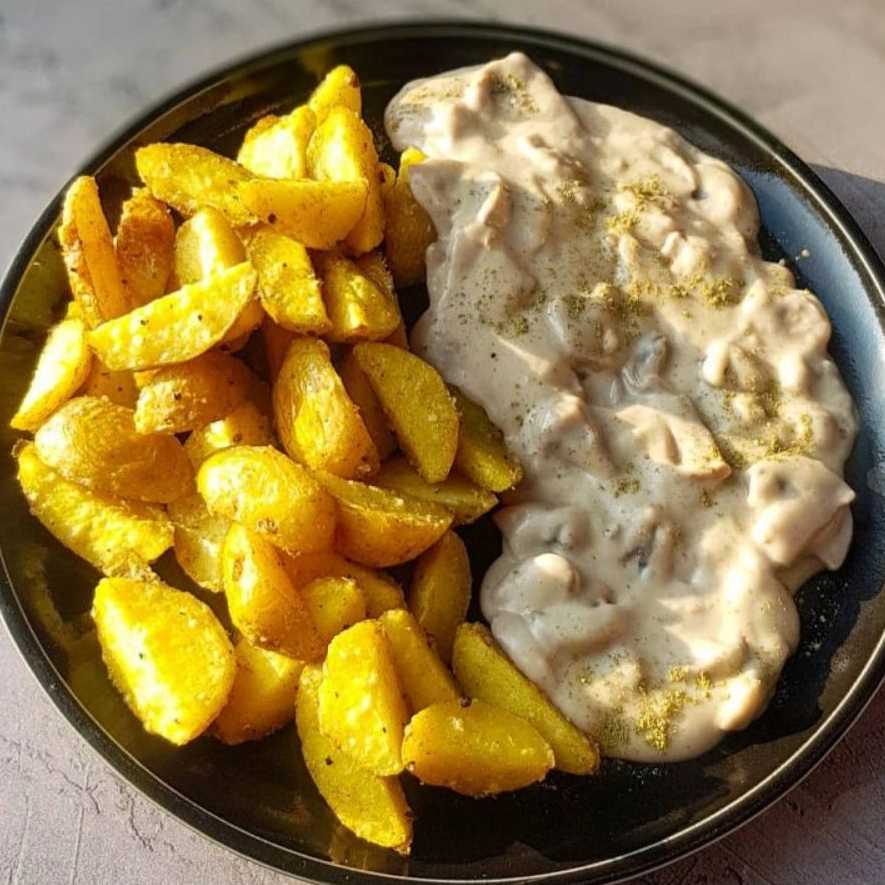 Alfredo soslu patates kızartması