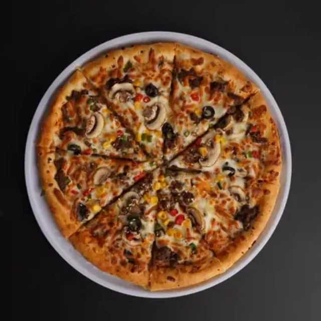 Etli ve mantarlı pizza