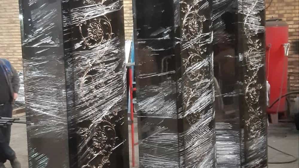 The steps of applying electrostatic powder paint on metal surfaces
