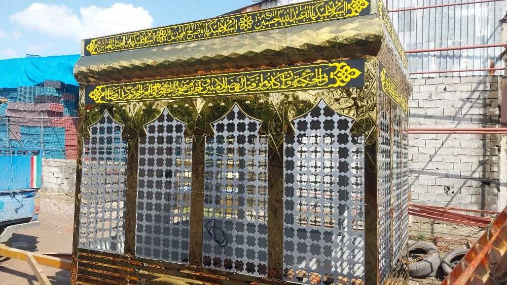 Ordering the construction of mosque minaret and shrine in Babylon with specialized execution