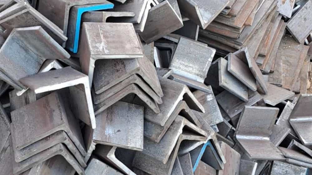 بيع الكمرات وقضبان التسليح والزوايا في فومان بسعر مناسب